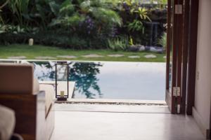 Spacious and Luxury Modern Villa with Huge Garden and Pool