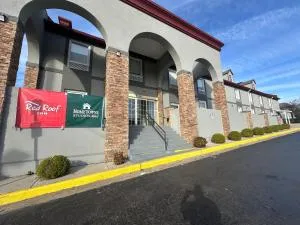HomeTowne Studios by Red Roof Richmond, VA - W Broad St - Dumbarton