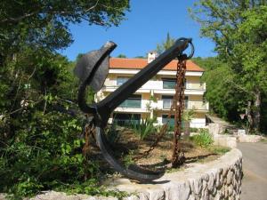 Apartments by the sea Omisalj, Krk - 21946 