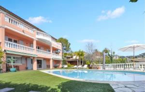 Beautiful Home In Mougins With Kitchen