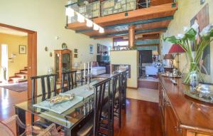 6 Bedroom Amazing Home In Roma