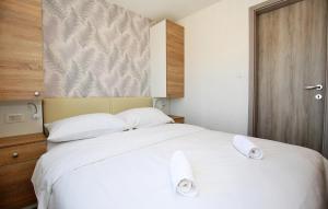 Gorgeous Home In Murter With Kitchen