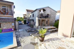 Family friendly apartments with a swimming pool Tar, Porec - 22755