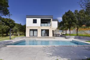 Holiday house with a swimming pool Vrana, Biograd - 22804