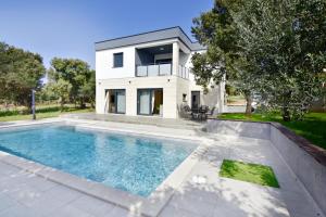 Holiday house with a swimming pool Vrana, Biograd - 22804 