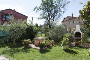 Apartments with a parking space Umag - 22814