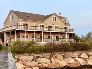 Water Front Cape Home - New Seabury