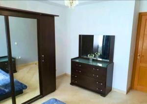 Appartement 141m2 Moderne Haut Standing de 3 Chambres - Internet Fibre à Ennasr 2 - Idéal pour Famille - Service Navette