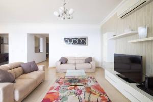 Fort Cambridge Apartments by Homely