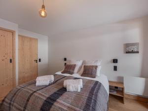 Appartement neuf 3 chambres proche pistes avec parking - FR-1-570-58