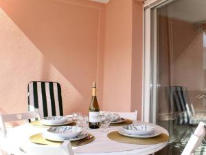 Appartements Appartement 2 pieces avec parking et climatisation pres de la plage - FR-1-252A-117 : photos des chambres