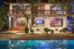 曼谷2000平方米庄园别墅 超大泳池sukhmvit位置绝佳 9间卧室 - 4hvězdičkové hotely ve městě Amphoe Phra Khanong