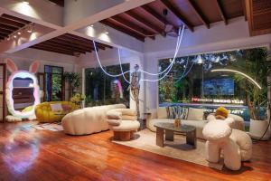 曼谷2000平方米庄园别墅 超大泳池sukhmvit位置绝佳 9间卧室