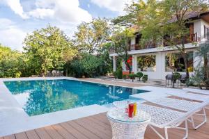 曼谷2000平方米庄园别墅 超大泳池sukhmvit位置绝佳 9间卧室