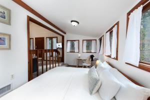 151 CR 200 Studio Cabin