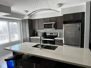 Cozy Whitby Retreat - Ошава