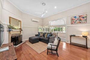 Poppy's Place! 4Bed/1Bath/2Car/Views/House ~Bardon