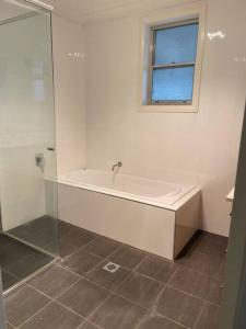 Stylish 4 Bedroom Urban Retreat!