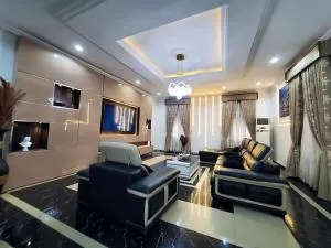3 bedrooms with Modern Amenities - Aro