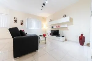 Modern 2 Bedroom Apartment 2 minutes to Seafront - Wardija Crossroads