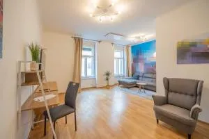 M&O Apartment, Zentral in Innenstadt-& Bahnhofsnähe - PARKGARAGE - Algersdorf