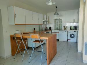 Appartements Le Manet, Maison, 3 chambres et 3 SdD avec WC : photos des chambres