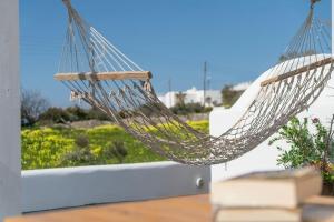 Dome suite,hot tub,sea view in Firostefani!