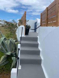 Dome suite,hot tub,sea view in Firostefani!