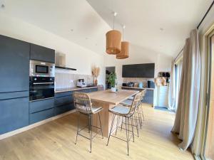 Villa Genêts - 3 suites parentales avec terrasse et piscine - Proche plage