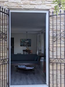 Provençal house between sea and vineyards