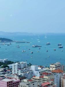 The base一居室边上海滩，商场步行街