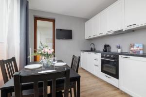 Luxury Apartment with Balcony & Parking Cracow by Renters Prestige