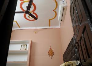 Malti Home stay 5 minute walking distance fromAyodhya DhamRailway Station