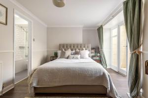 Stylish 2Bed 2Bath Seafront Patio Apartment