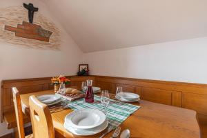 Vineyard Cottage Rataj 1 Hot Tub - Happy Rentals