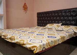 Malti Home stay 5 minute walking distance fromAyodhya DhamRailway Station