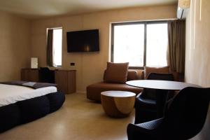 99 Adrianou Apartments