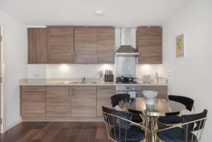 Lift & free parking, modern 1 bed flat in Shoreditch next to train station