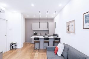 Easylife - Milano - Coni Zugna 27 - Solari