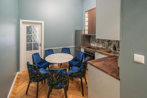 4BDR Old Town flat by Church of St Anne