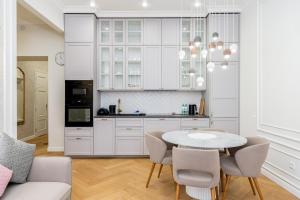 Vistula River Deluxe Apartment by BookingHost