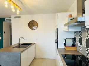 Maisons de vacances Villa jardin clos - piscine & jacuzzi privatif - animaux acceptes : photos des chambres