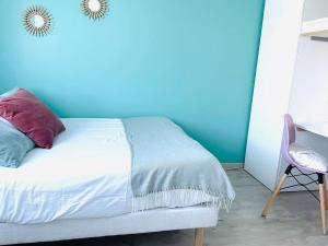Maisons de vacances Villa jardin clos - piscine & jacuzzi privatif - animaux acceptes : photos des chambres
