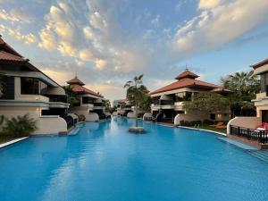 FIRST CLASS 1BR in Royale Apartment on the Palm