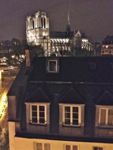 A Balcony on Notre Dame