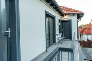 Cris Apartments Upstairs