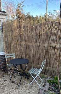 Mini Studio with Private Patio and Free Parking