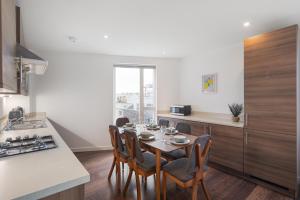 Modern & spacious 3 bed with free parking & lift in Shoreditch, next to station