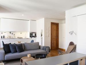 Chiado Cozy Bright Apt with AC Elevator