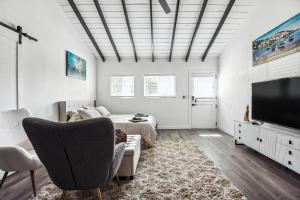 Private Studio Oasis with Nature at Your Doorstep